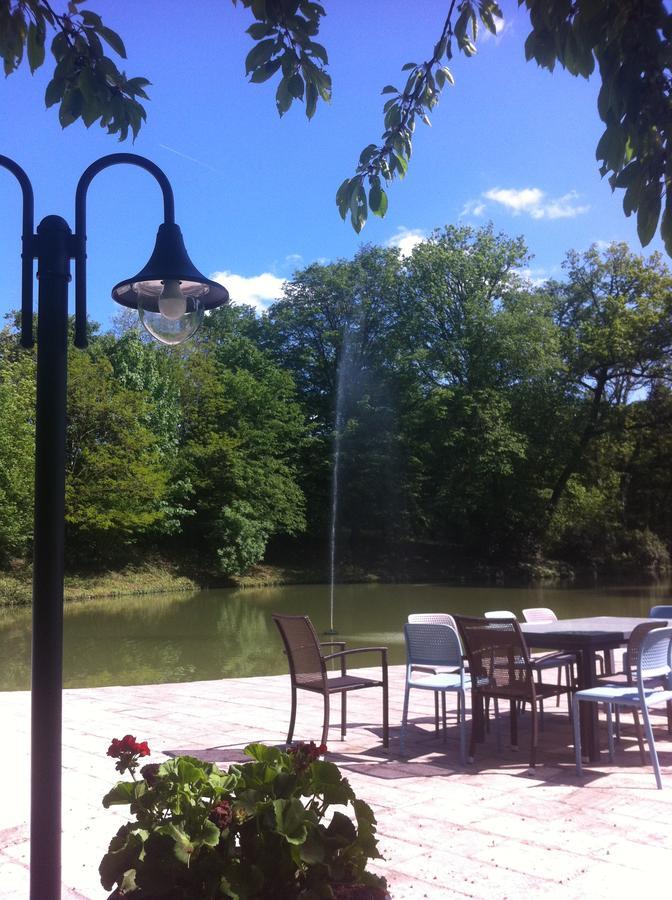 Chateau Marieville Bonneuil-Matours Экстерьер фото